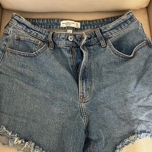 Abercrombie Dad Short High Rise Curve Love